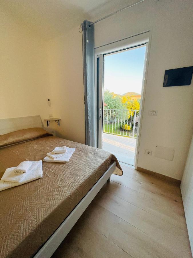 Chrisso Rooms Affittacamere San Teodoro  Eksteriør bilde